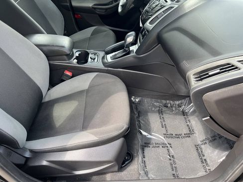 Used 2014 Ford Focus SE w/ SE Winter Package FWD image 10