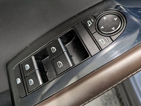 Used 2020 MAZDA CX-30 Premium image 9