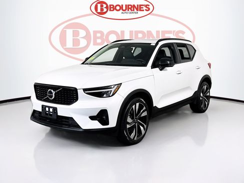 Used 2023 Volvo XC40 B5 Plus w/ Climate Package AWD/4WD image 7