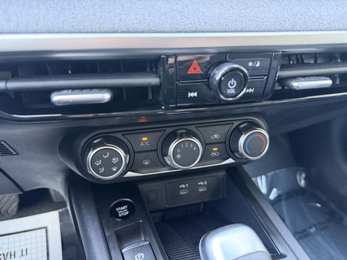 Certified 2025 Nissan Kicks SV image 14