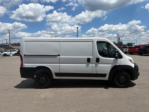 Used 2023 RAM ProMaster 2500 w/ Convenience Group FWD image 24