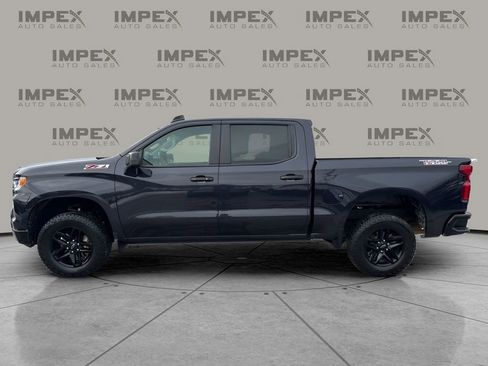 Used 2024 Chevrolet Silverado 1500 LT Trail Boss w/ Convenience Package II image 2