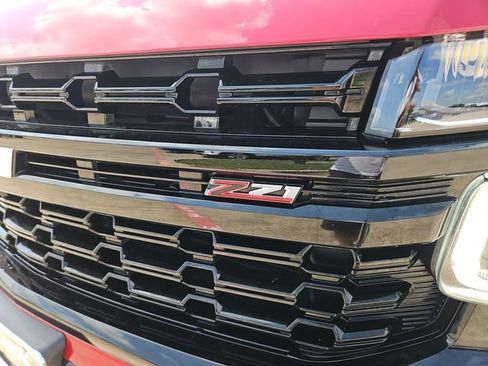 Used 2024 Chevrolet Suburban Z71 w/ Luxury Package AWD/4WD image 29