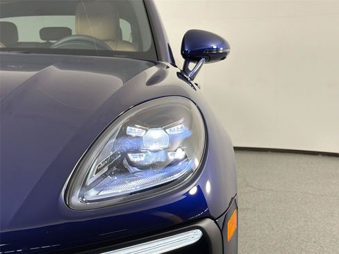 Certified 2026 Porsche Macan AWD/4WD image 15