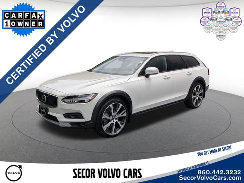 Used 2025 Volvo V90 B6 Cross Country Ultra AWD/4WD image 1