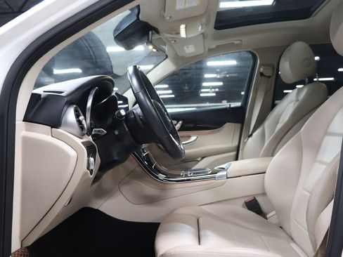 Used 2022 Mercedes-Benz GLC 300 image 10