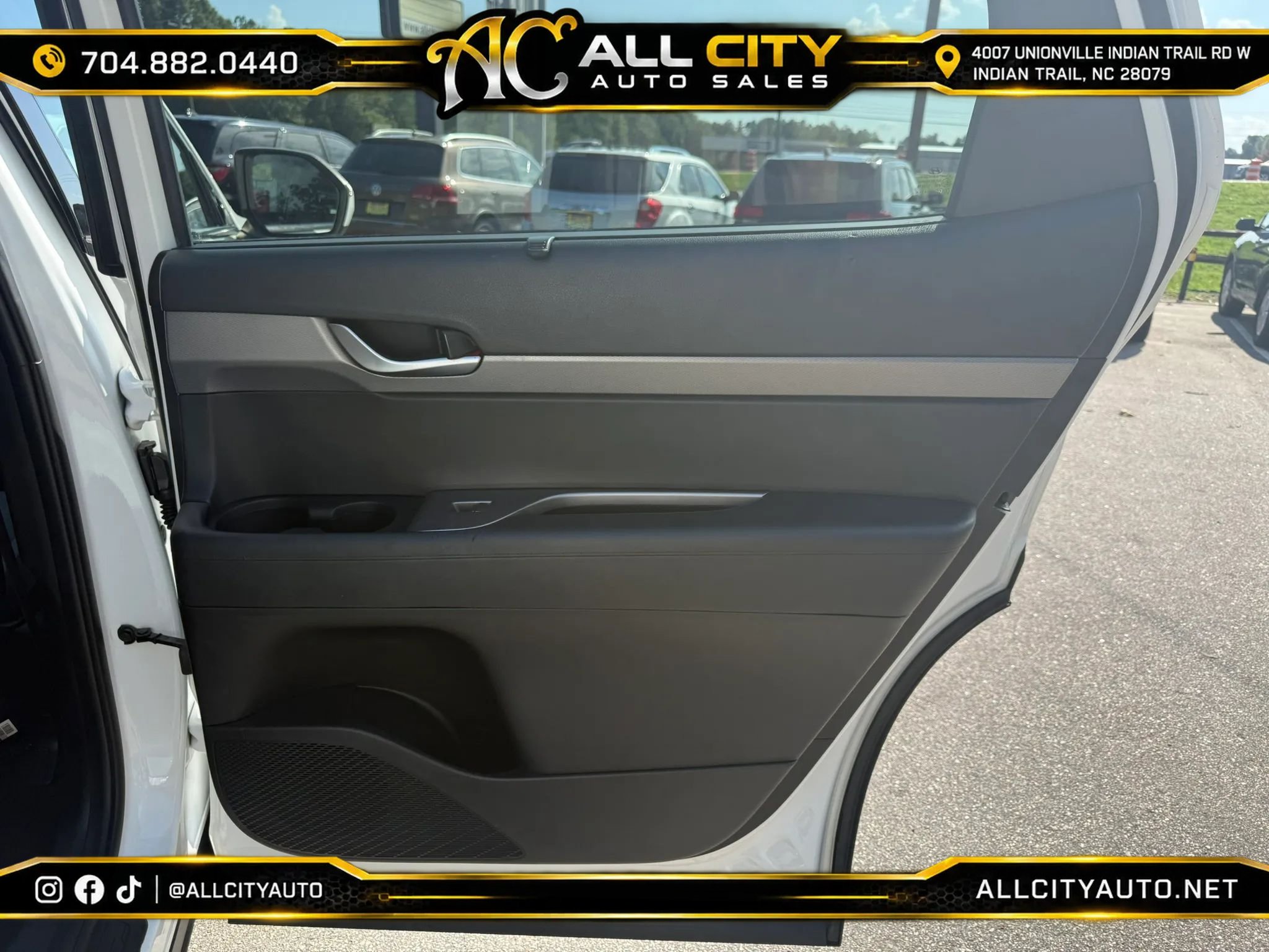Used 2021 Hyundai Palisade SEL w/ Convenience Package FWD image 12