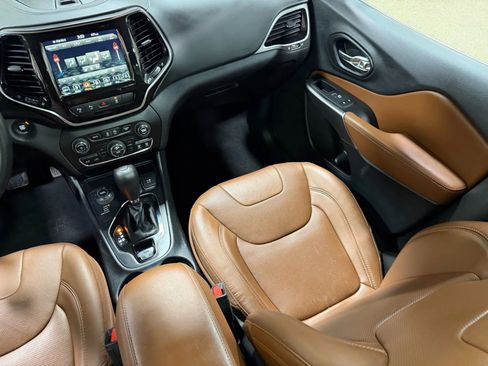 Used 2019 Jeep Cherokee Overland w/ Technology Group image 51