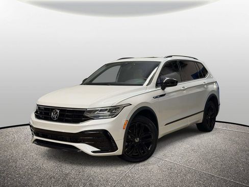 Used 2022 Volkswagen Tiguan SE R-Line FWD image 1