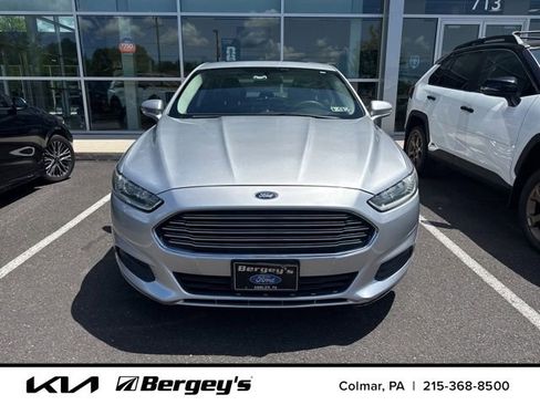 Used 2014 Ford Fusion SE FWD image 2