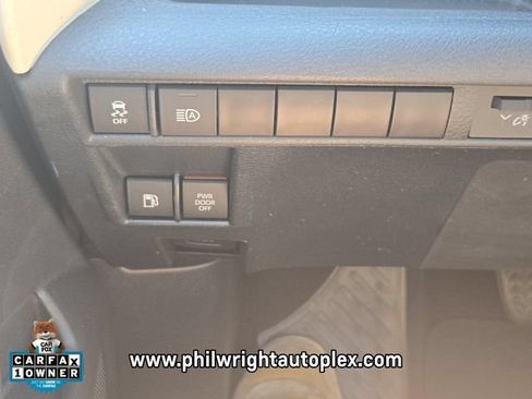 Used 2022 Toyota Sienna XLE FWD image 27