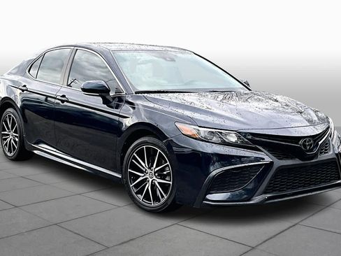 Certified 2021 Toyota Camry SE w/ Convenience Package image 4