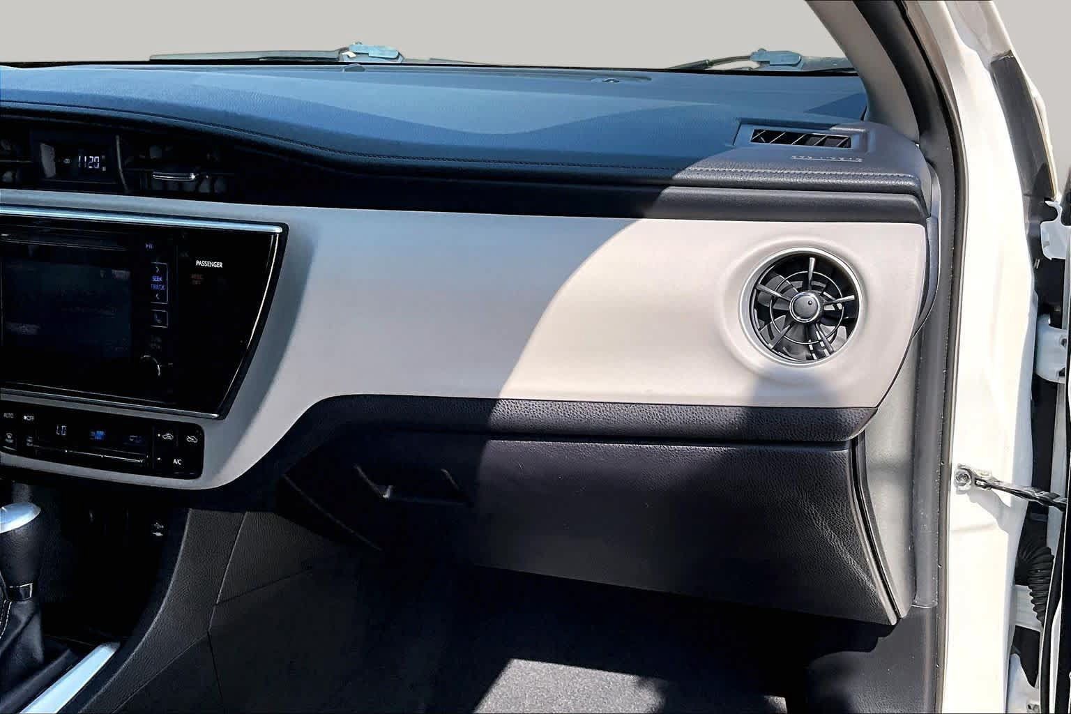 Used 2017 Toyota Corolla LE FWD image 18