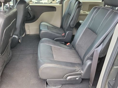 Used 2019 Dodge Grand Caravan SXT FWD image 12