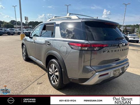 Certified 2025 Nissan Pathfinder SL w/ Black Appearance Package FWD image 4