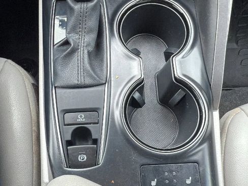 Used 2020 Toyota Camry SE image 20