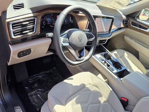 New 2026 Volkswagen Atlas SE image 11