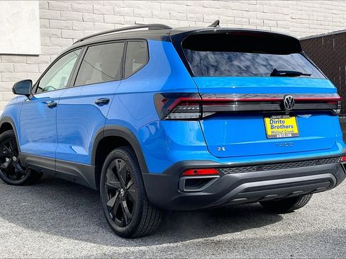 Certified 2025 Volkswagen Taos SE image 10