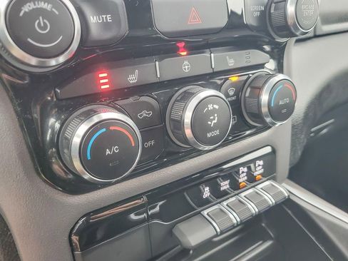 Used 2022 RAM 1500 Big Horn AWD/4WD image 17