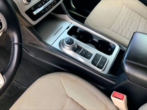 Used 2020 Ford Explorer XLT RWD image 17