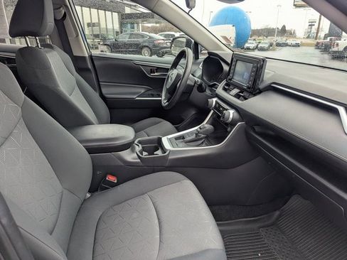Used 2021 Toyota RAV4 XLE image 33