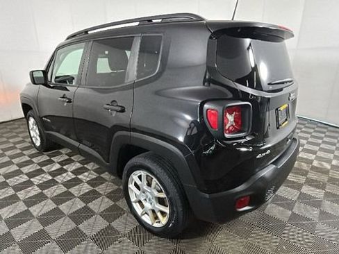 Used 2020 Jeep Renegade Latitude w/ Cold Weather Group AWD/4WD image 5