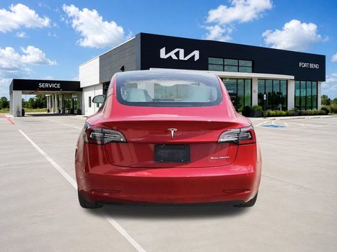 Used 2022 Tesla Model 3 Long Range AWD/4WD image 4