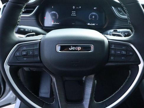 New 2025 Jeep Grand Cherokee Limited image 3