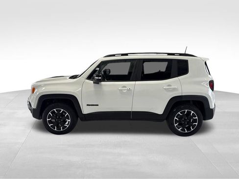 Used 2023 Jeep Renegade Latitude AWD/4WD image 2