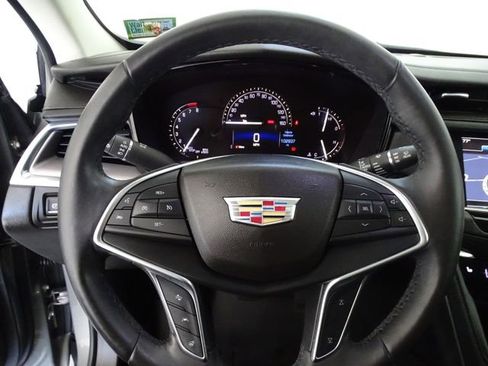Used 2018 Cadillac XT5 Luxury w/ Driver Awareness Package AWD/4WD image 6