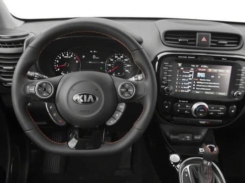 Used 2018 Kia Soul ! FWD image 10