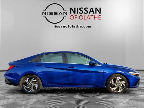 Used 2025 Hyundai Elantra SEL FWD image 28