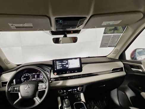Used 2025 Mitsubishi Outlander SE FWD image 30