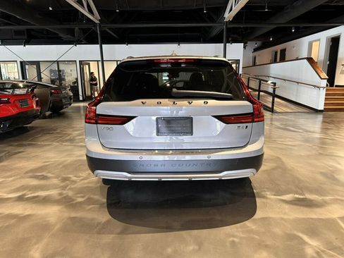 Used 2025 Volvo V90 B6 Cross Country Plus w/ Protection Package Premier AWD/4WD image 4