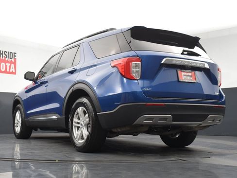 Used 2022 Ford Explorer XLT w/ Equipment Group 202A AWD/4WD image 35