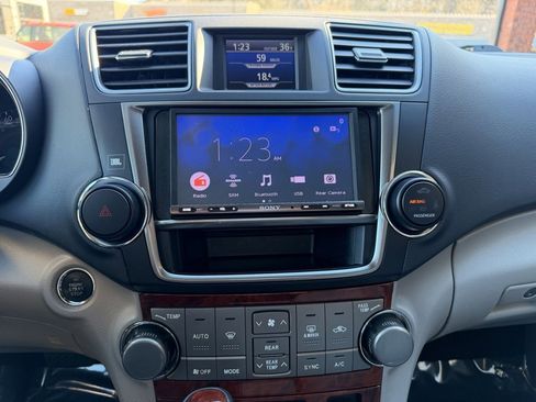 Used 2013 Toyota Highlander Limited image 16