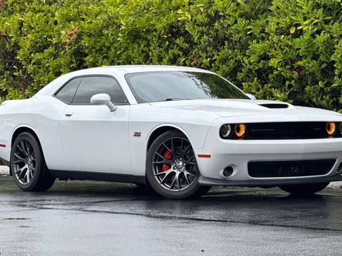 Used 2015 Dodge Challenger SRT w/ Technology Group RWD image 2
