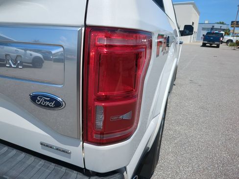 Used 2015 Ford F150 Platinum w/ Equipment Group 701A Luxury AWD/4WD image 11