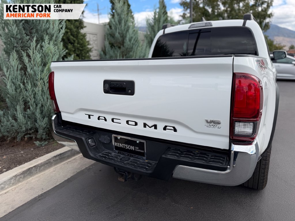 Used 2018 Toyota Tacoma TRD Off-Road AWD/4WD image 29