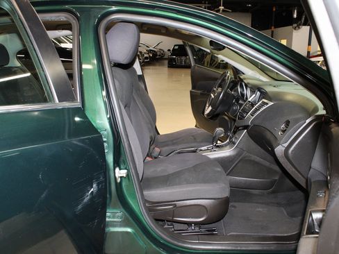 Used 2014 Chevrolet Cruze LT image 11