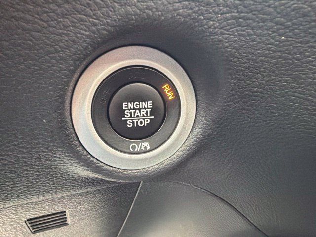 Used 2025 Chrysler Pacifica Limited FWD image 13