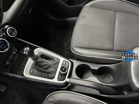 Certified 2025 Hyundai Venue Limited image 29