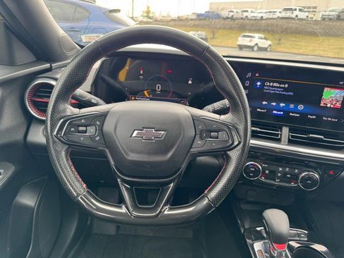 Used 2024 Chevrolet Trax RS w/ Sunroof Package image 13