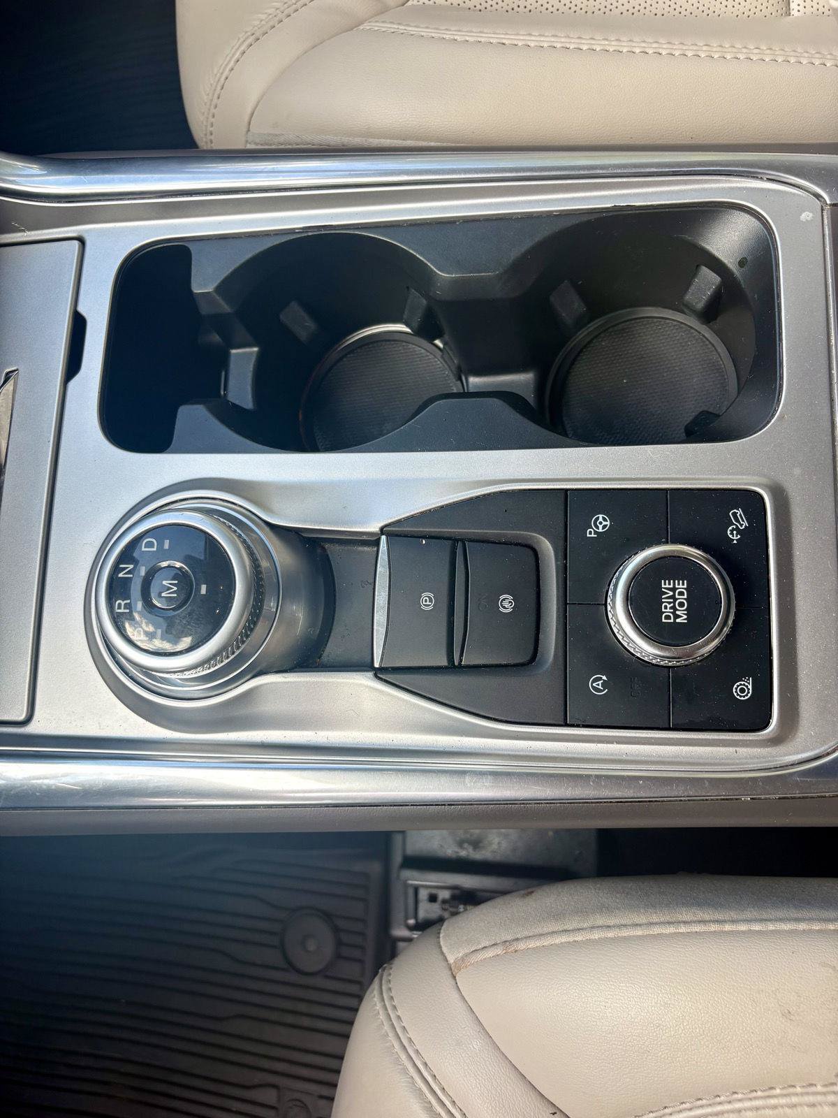 Used 2020 Ford Explorer Platinum w/ Premium Technology Package AWD/4WD image 19