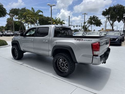 Used 2017 Toyota Tacoma TRD Sport w/ Tow Package RWD image 12