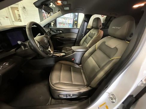Used 2025 Chevrolet Trax ACTIV w/ Driver Confidence Package FWD image 4