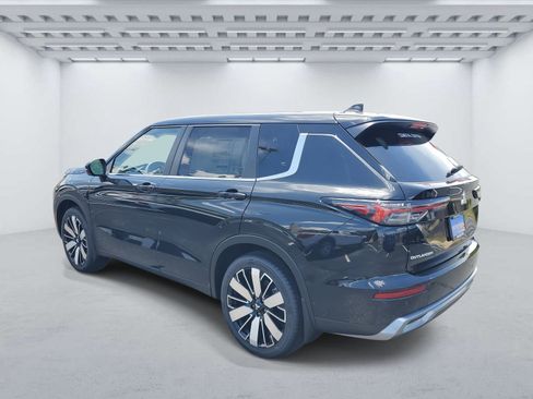 New 2025 Mitsubishi Outlander SE image 3
