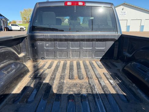 Used 2017 RAM 1500 Express AWD/4WD image 17