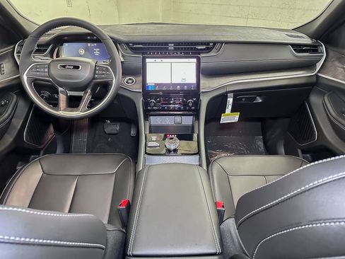 New 2025 Jeep Grand Cherokee Limited w/ Black Appearance Package image 24