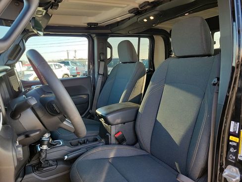 Used 2024 Jeep Gladiator Sport image 11